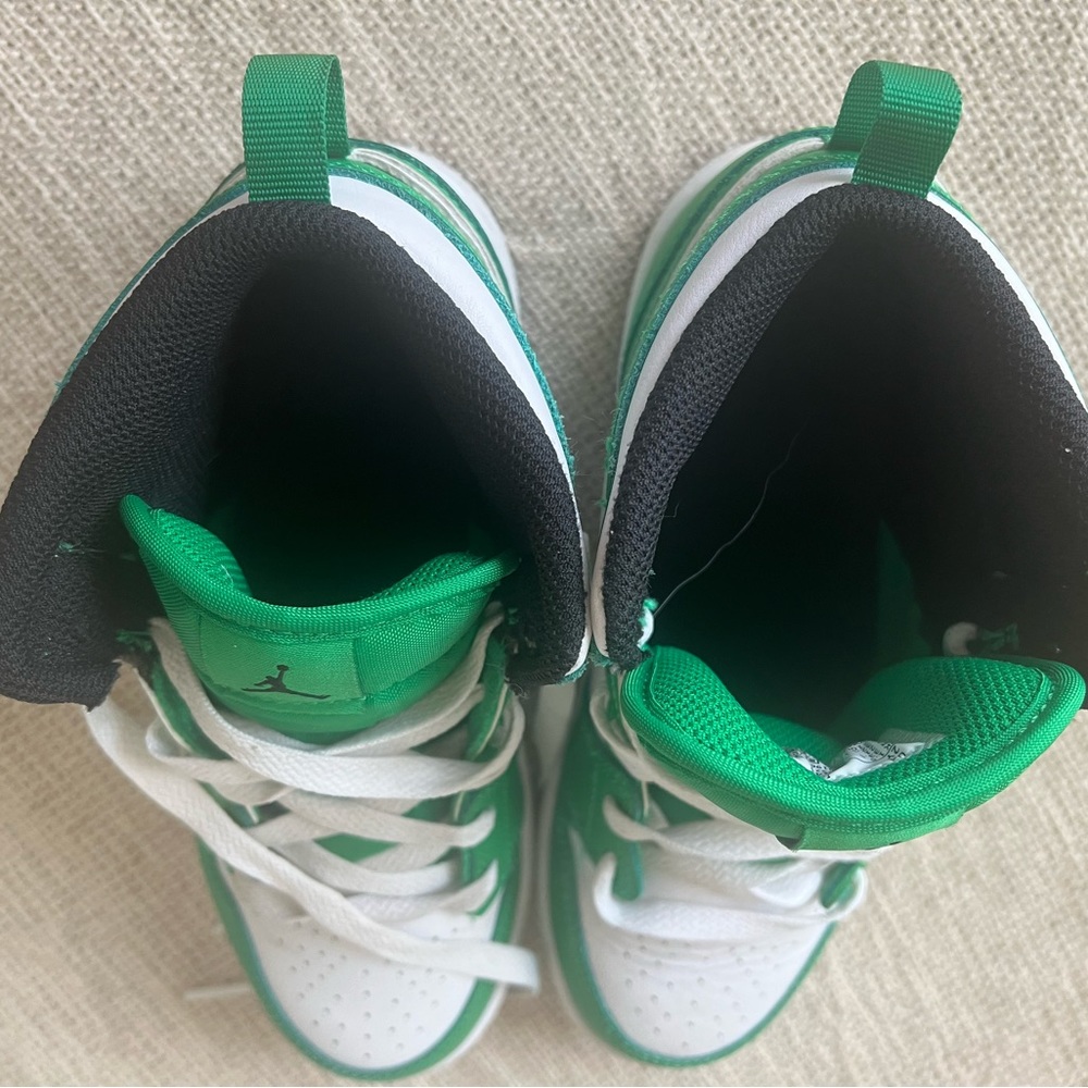 Jordan 1 mid Lucky green/white/black